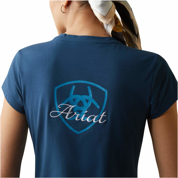 2023 Ariat Damen Logo Script T-Shirt 10043442 - Deep Petroleum
